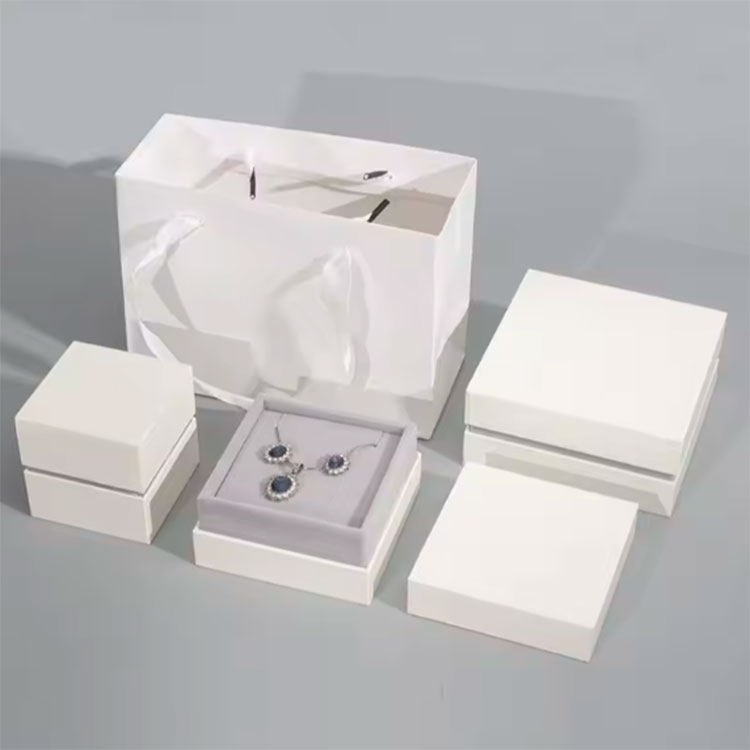 Recyclable Gift Packaging Small Jewelry Box